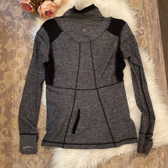 🍋 Lululemon Running Long Sleeve - Picture 4 of 6
